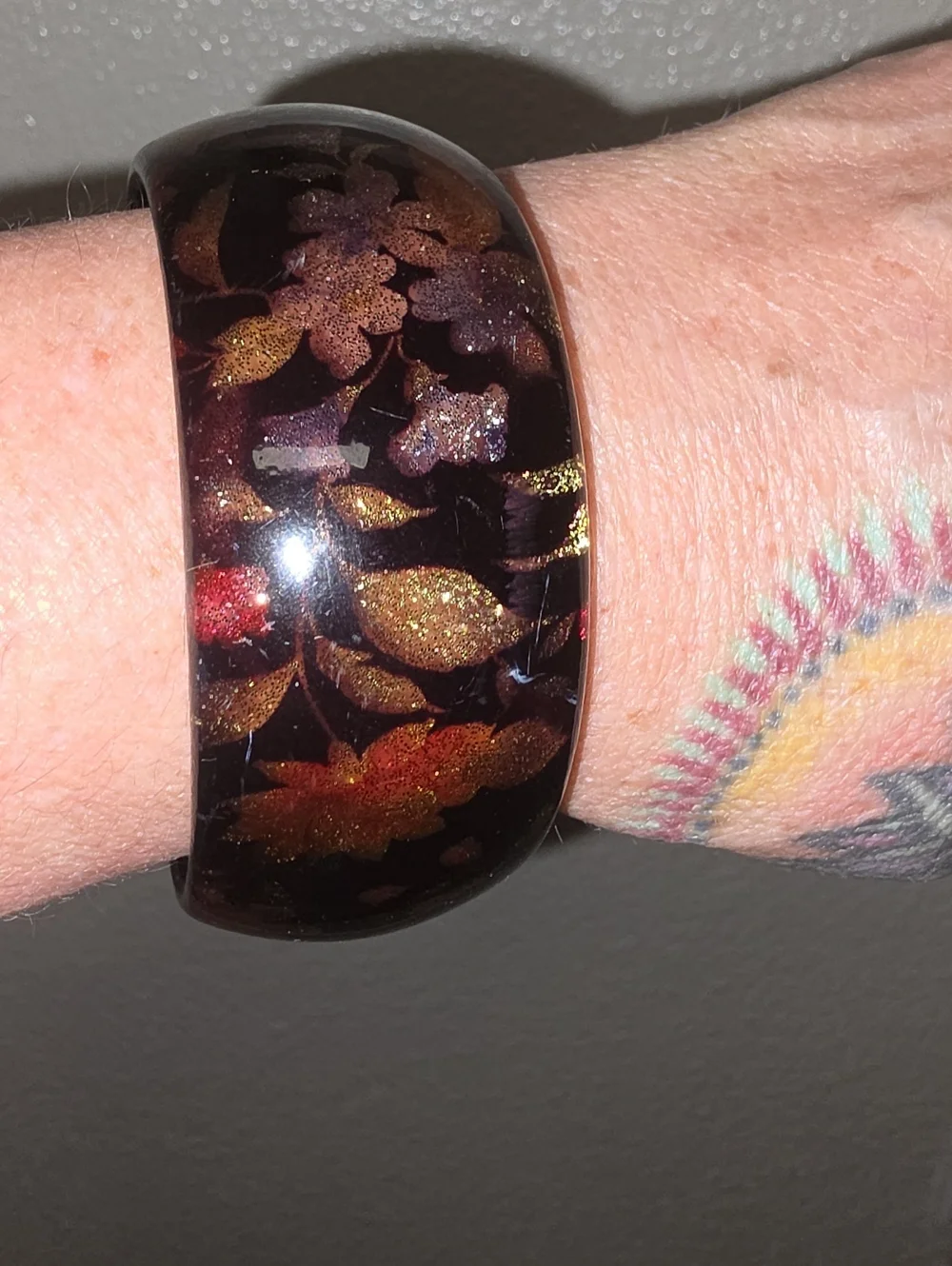 Vintage Floral Glitter Resin Lucite Bangle Bracelet